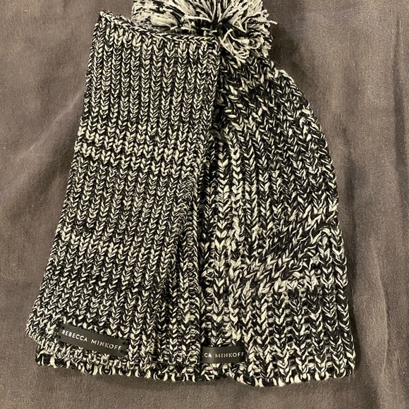 Hat & half mitts - Picture 3 of 3
